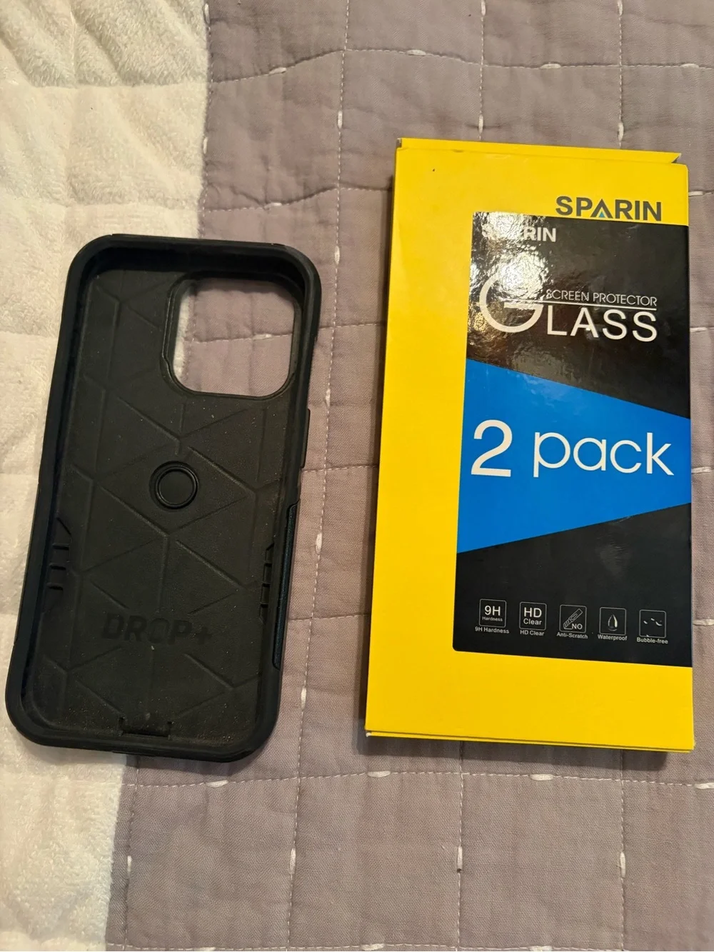 iPhone 15 pro Otterbox cover and screen protector